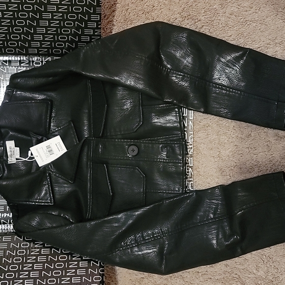 Wednesday Addams Jacket NWT BLACK VEGAN LEATHER SHORT CROPPED JACKET - Picture 4 of 7